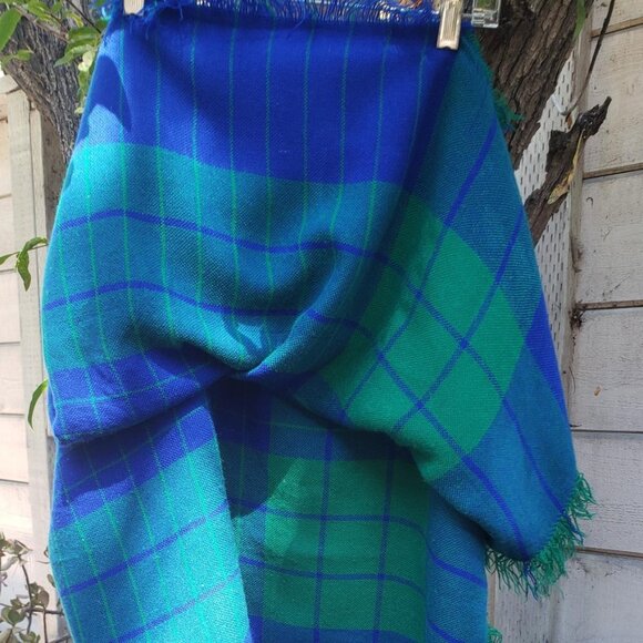 Vintage Irish Blue and Green Wrap/Scarf - Picture 5 of 7